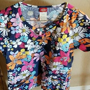 Dickies Large scrub top floral